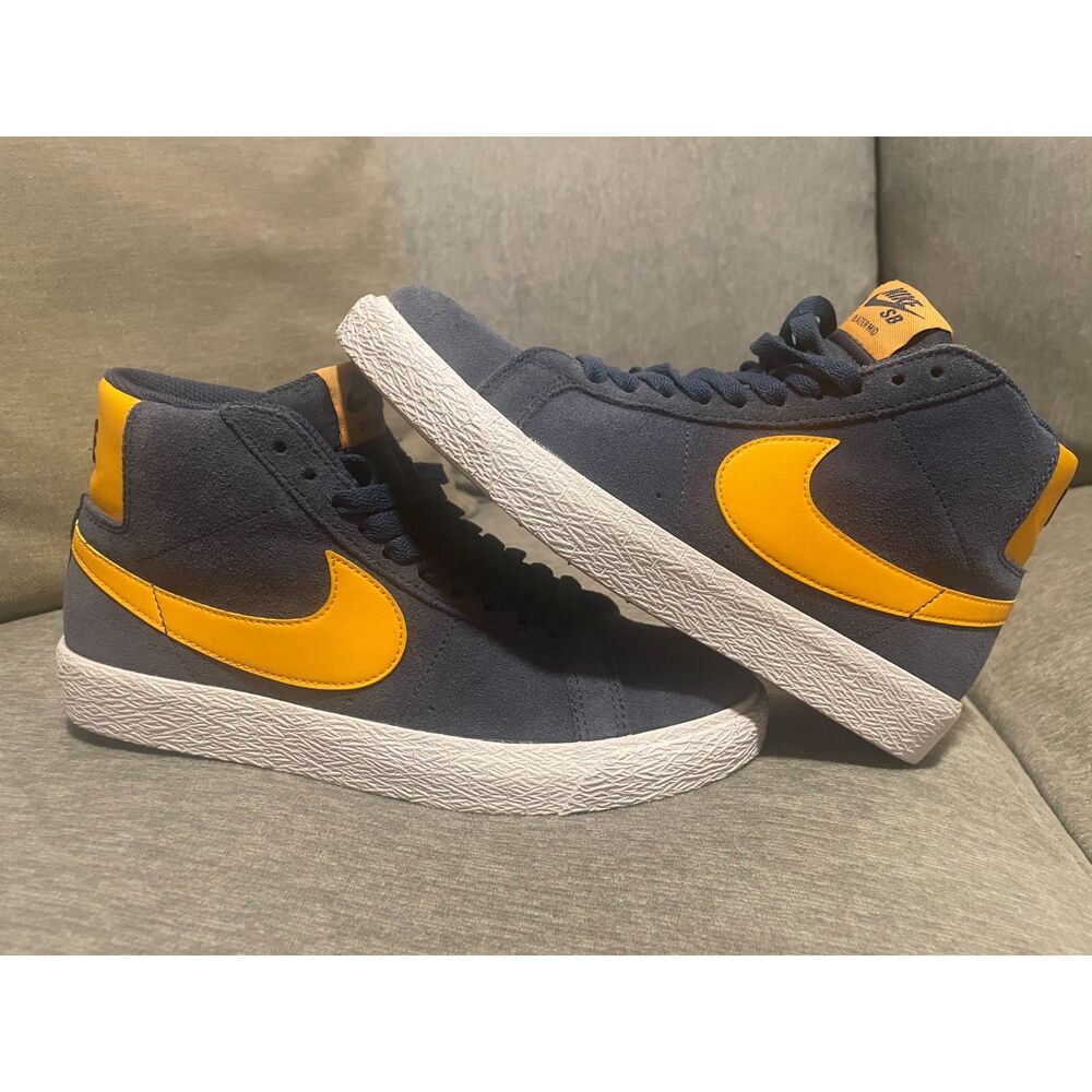 Nike SB Zoom Blazer Mid Michigan - EUC - Mens Size 5.5 / 7W